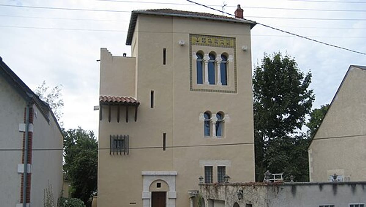 Louis-Théophile Moreux observatory